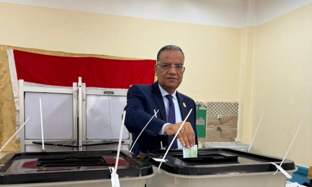 محمود مسلم يدلي بصوته في انتخابات النواب ويؤكد: المشاركة الوطنية رسالة قوة للداخل والخارج