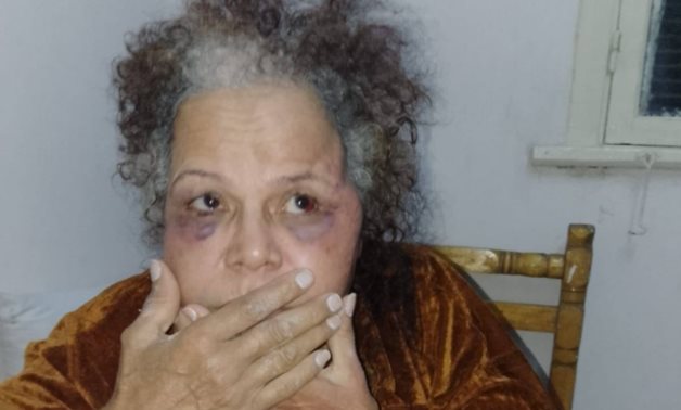 "ولسه ياما هنشوف".. "ابن" يعتدي على "أمه" ويحاول خنقها بسبب المخدرات.. والجيران يتدخلون في اللحظات الأخيرة وينقلونها للمستشفى لإنقاذها.. ويهددها بالقتل حال عدم اعطاءه الأموال لشراء "الكيف".. وتطالب بالقبض عليه