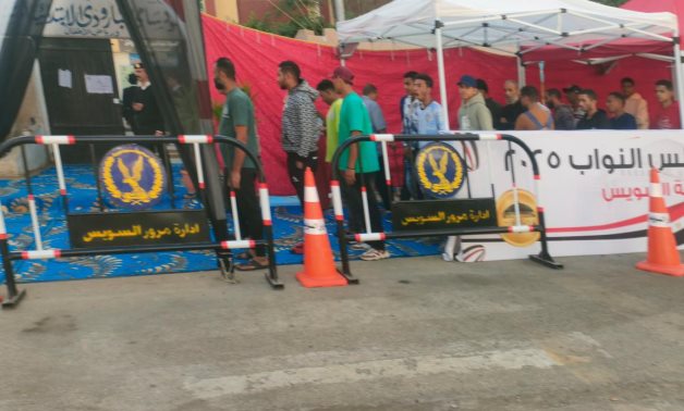 ناخبو السويس يتصدرون المشهد.. طوابير أمام لجان حي الأربعين منذ الصباح الباكر