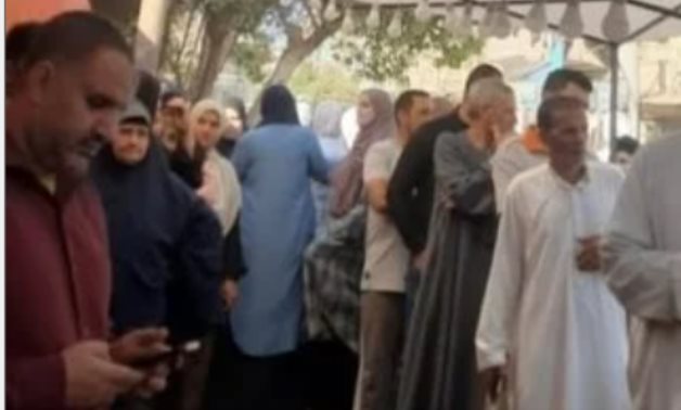 طوابير من 9 صباحا ولا زال التصويت مستمرا.. كثافة جماهيرية أمام لجان الانتخابات بالمطرية