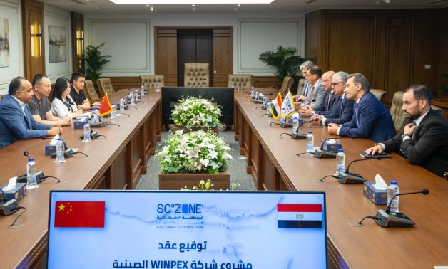 باستثمارات 15 مليون دولار.. توقيع عقد مشروع صينى جديد لإنتاج أدوات الإضاءة بالمنطقة الاقتصادية