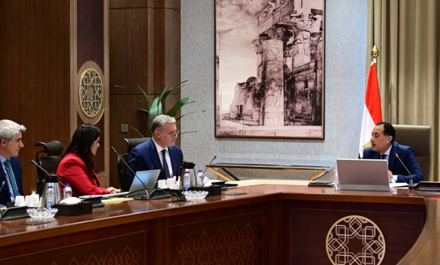 رئيس الوزراء لمسئولي شركة أنجلوجولد أشانتي: لدينا خطط طموحة لزيادة إنتاج الذهب من منجم السكري  