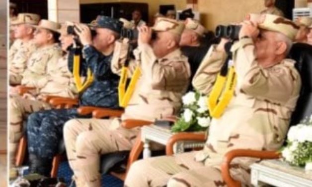 وزير الدفاع يشهد تنفيذ الرماية الصاروخية لقوات الدفاع الجوى