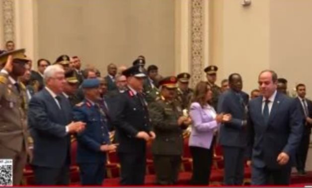 الرئيس السيسى يفتتح المعرض الدولى للصناعات الدفاعية إيديكس 2025.. بث مباشر