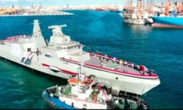 الرئيس السيسى يشاهد فيلما تسجيليا عن مسيرة المعرض الدولى للصناعات الدفاعية