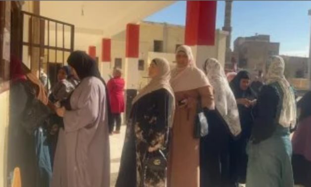 طوابير من الناخبين أمام اللجان الانتخابية بالفيوم