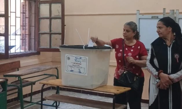 سيدات إمبابة يتصدرن المشهد الانتخابى فى إمبابة.. صور