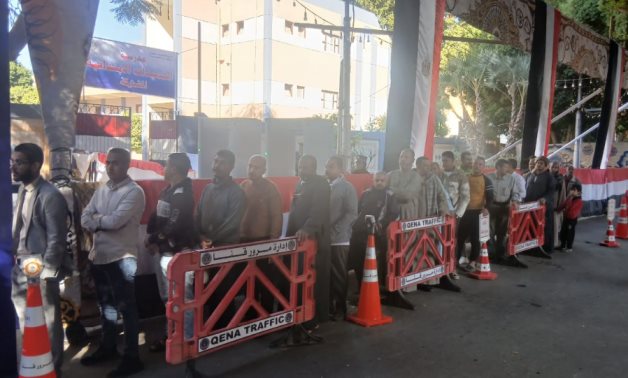 انتخابات مجلس النواب 2025 فى اليوم الثانى بـ7 محافظات.. انتظام العمل فى اللجان من التاسعة صباحا وإقبال متزايد من المواطنين.. متابعة ميدانية من المحافظين باللجان لضمان نزاهة وحيادية التصويت.. صور