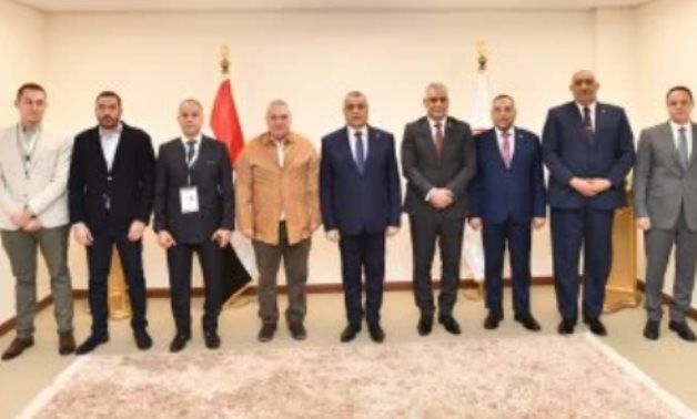 وزير الإنتاج الحربى يشهد مراسم توقيع عقد تعاون مشترك فى مجال التصنيع العسكرى