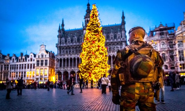 احتفالات بطعم الخوف.. الإرهاب يعكر أجواء الكريسماس بأوروبا.. دول تعلق أحداثا كبرى بسبب مخاوف أمنية.. ألمانيا تلغى سوقا هاما وفرنسا توقف حفلا موسيقيا فى الشانزليزيه..وتحذيرات من تجنيد القصر وتزايد الخطر «السائل»