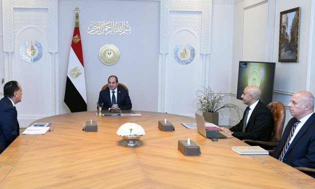 الرئيس السيسى: تحسين الوضع الاقتصادي للمعلمين ومحاسبة عاجلة تجاه أى انفلات بالمدارس