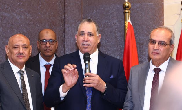 نقيب المحامين يتفقد مقار انعقاد الجمعية العمومية.. ويوجه إرشادات قبل التصويت