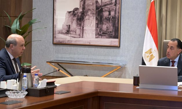 رئيس الوزراء يتابع مع وزير الطيران عدداً من ملفات العمل