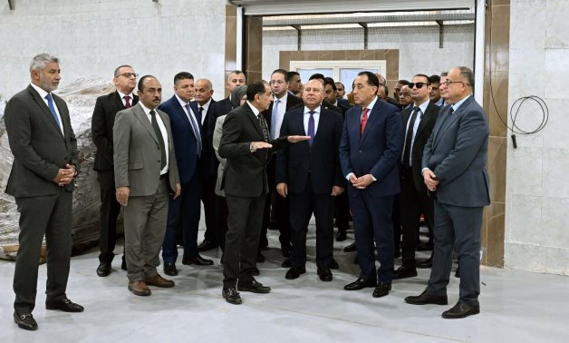 رئيس الوزراء يتفقد مشروع رفع كفاءة وتأهيل مركز تكنولوجيا دباغة الجلود بمدينة الروبيكي  