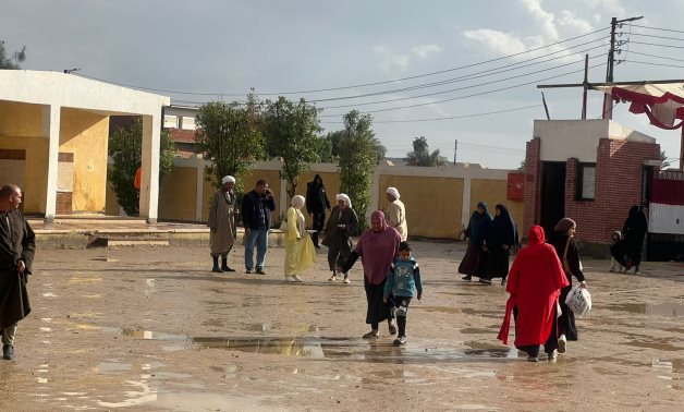التصويت تحت المطر.. أمطار غزيرة بمحيط لجان انتخابات النواب بالفيوم