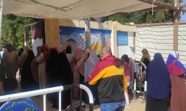 طوابير السيدات تتصدر المشهد بلجان الداخلة مع بدء التصويت في انتخابات مجلس النواب