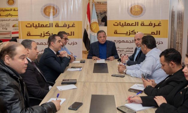 "الشعب الجمهورى" يواصل متابعة سير الانتخابات فى الدوائر الـ30 الملغاة بالمرحلة الأولى