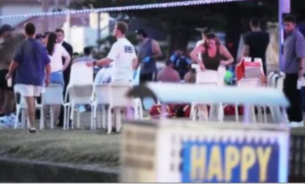 أكثر حوادث إطلاق النار دموية فى أستراليا منذ 1996.. مقتل 12 فى هجوم على الجالية اليهودية فى سيدنى فى عيد حانوكا .. الشرطة تعلن مقتل أحد المنفذين.. وتؤكد: لن نتهاون مع أى عمل إرهابى.. وإدانة إسرائيلية