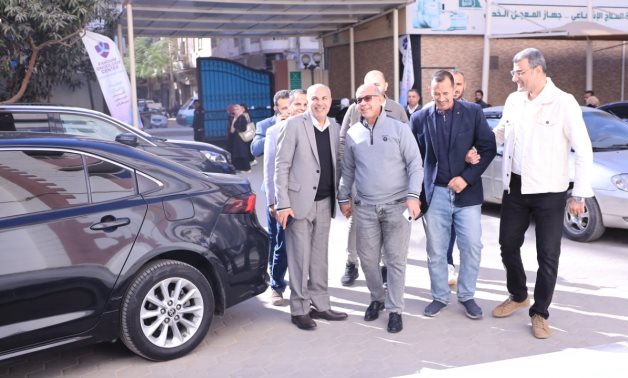 النائب مصطفى البنا يستهل جولاته البرلمانية بزيارة مركز أورام الفيوم.. ويشيد بحجم الخدمات الطبية