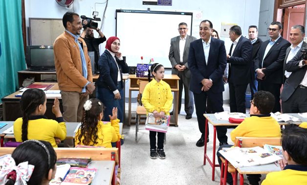 رئيس الوزراء يزور مدرسة اسكر الابتدائية بقرى "حياة كريمة" بالجيزة