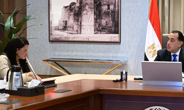 رئيس الوزراء يستعرض مع وزيرة التخطيط نتائج أعمال اللجنة الاستشارية للاقتصاد الرقمي  