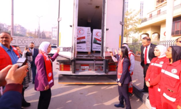 التوجيهات رئاسية.. وزيرة التضامن تطلق حزمة مساعدات إنسانية لدعم الأشقاء بالسودان.. القافلة تقطع مسافة 2000 كيلو متر وتصل ليلة رأس السنة.. وتؤكد: مد غزة بـ7400 طن مساعدات و42 ألف بطانية ضمن قوافل زاد العزة