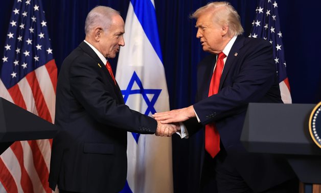 أبرز لقطات لقاء ترامب ونتنياهو.. تبادل الإطراء بين دونالد و"بيبى".. تحذيرات أمريكية خطيرة لإيران بتوجيه ضربات جديدة.. المرحلة الثانية من اتفاق غزة لا تزال معلقة.. وجائزة سلام إسرائيلية خاصة للرئيس الأمريكى