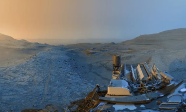 تحية من الكوكب الأحمر.. كيوريوسيتى تهدى العالم بطاقة أعياد فريدة من المريخ