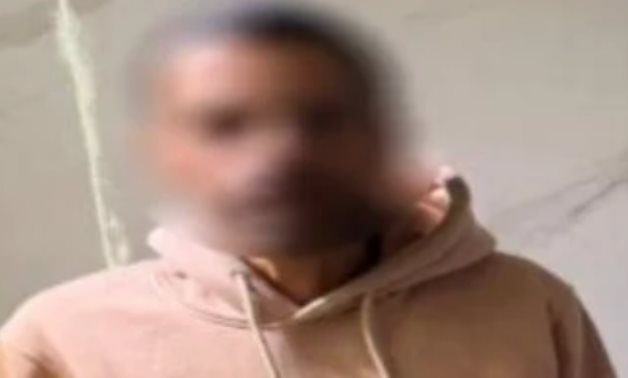 وزارة الداخلية تضبط شخص يوزع أموالا بمحيط لجان البحيرة