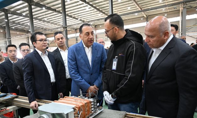 رئيس الوزراء يفتتح مجمع "شين جين" المتكامل للمنسوجات بمنطقة السخنة الصناعية باستثمارات 20 مليون دولار 