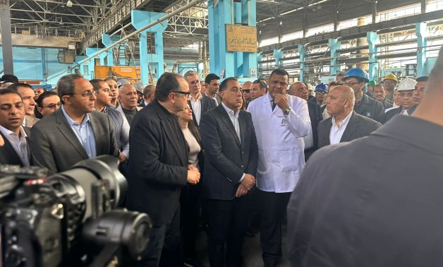رئيس الوزراء يتفقد مصنع مصر للألومنيوم بنحع حمادى
