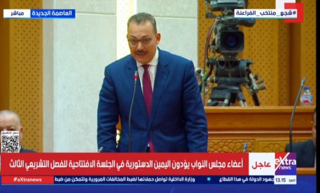 النائب سمير صبري يؤدى اليمين الدستورية فى أولى جلسات النواب 2026