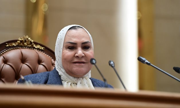 النائبة عبلة الهوارى أكبر الأعضاء سنا تفتتح أولى جلسات مجلس النواب الجديد