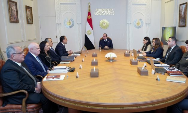 الرئيس السيسى يعقد اجتماعا موسعا لمتابعة مستجدات الموقف التنفيذى للمرحلة الأولى من "حياة كريمة".. ويوجه بتذليل العقبات لضمان سرعة إنجاز المشروعات وتسليمها.. ويشدد على أهمية الاستعداد المكثف لبدء المرحلة الثانية