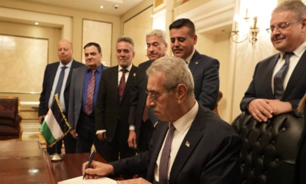 اللجنة الوطنية لإدارة غزة تبدأ أعمالها برئاسة المفوض العام الدكتور علي شعث