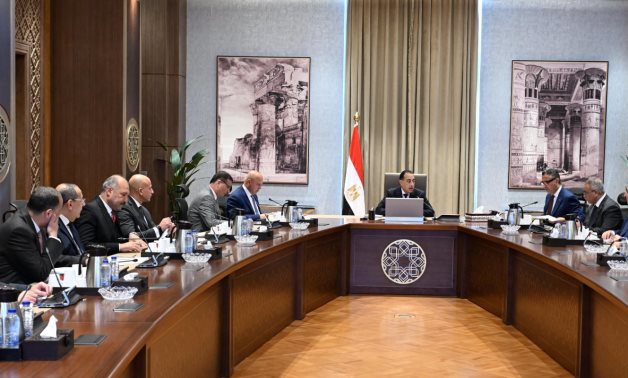 رئيس الوزراء يتابع مستجدات خطط النهوض بشركات السكر التابعة لوزارة التموين والتجارة الداخلية   