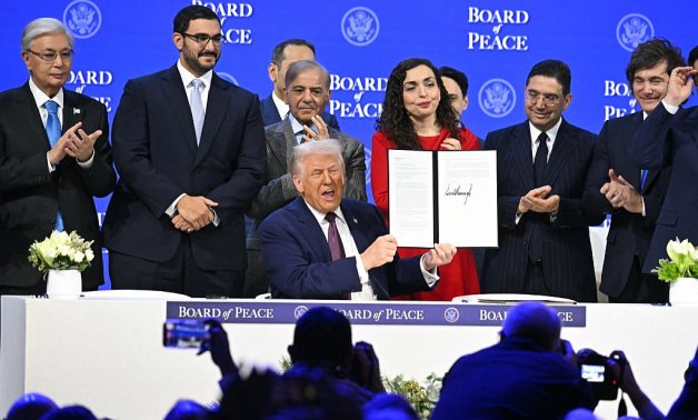 ترامب يوقع ميثاق مجلس السلام العالمي.. ويعد أهالى غزة بـ حياة رغيدة.. الرئيس الأمريكي وويتكوف يشكران مصر والرئيس السيسى.. دونالد: سنحل أزمة سد النهضة.. ورسالة خاصة من علي شعث للحضور