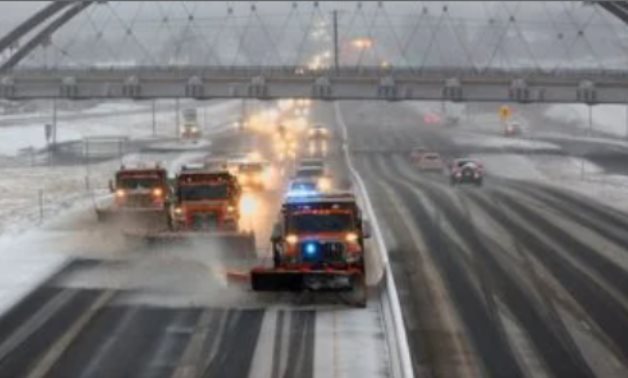 عاصفة شتوية بأمريكا تؤدى لانقطاع الكهرباء عن 160 ألف مشترك وإلغاء آلاف الرحلات