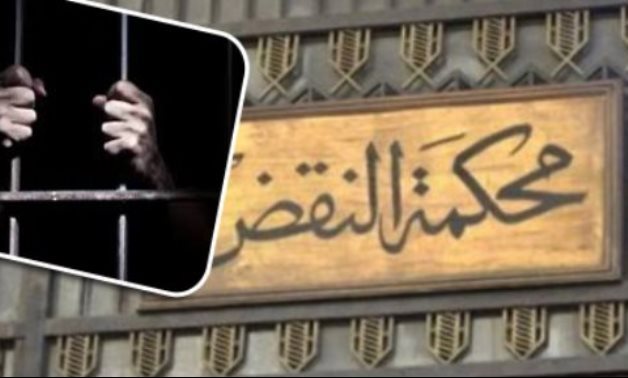 النقض تتدخل لإنهاء النزاع حول إشكاليات "سقوط العقوبة" وتُقرر: سقوط العقوبة يكون من تاريخ أخر إجراء صحيح واعتباره بداية لإحتساب مدة سقوط العقوبة حسب نوعها.. وتقضى بعدم جواز نظر الدعوى لسابقة الفصل فيها بحكم بات