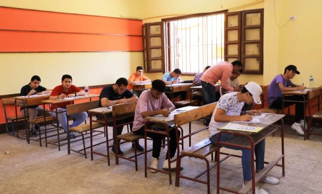 المدارس تبدأ استقبال أوراق التقدم لامتحانات الثانوية العامة 2026 الأسبوع المقبل ومراجعة المستندات من شئون الطلاب قبل إرسالها إلى الكنترولات.. الاستمارة الإلكترونية وشهادة ميلاده الطالب أبرز محتويات ملف التقدم