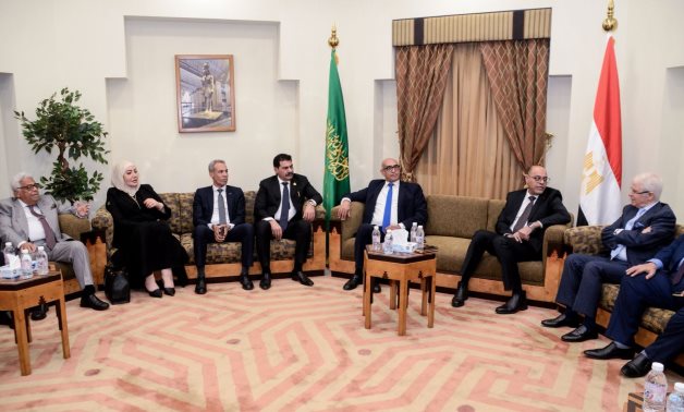 ياسر الحفناوى يبحث مع وزير العمل أوضاع المصريين بالسعودية.. صور