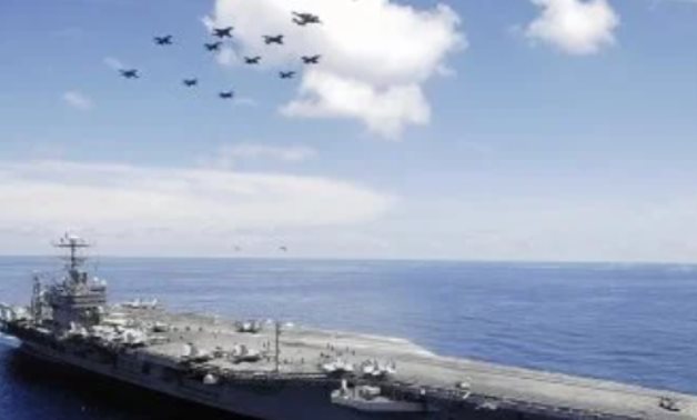 مقاتلة أمريكية تغادر حاملة لينكولن.. و«سنتكوم» تكشف التفاصيل