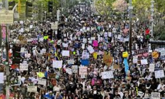 زلزال الاحتجاجات يضرب أمريكا.. مظاهرات فى الولايات الـ50 احتجاجا على عنف إدارة الهجرة والجمارك بعد مقتل مواطنين.. حملات لرفض تقديم الخدمة للعملاء فى المطاعم والمتاجر ومقاطعة فنادق تتعاون مع حملة ترامب ضد الهجرة