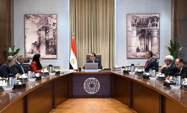 رئيس الوزراء يتابع خطط إعادة الهيكلة وتطوير الأداء المالي للهيئة العامة للسلع التموينية 