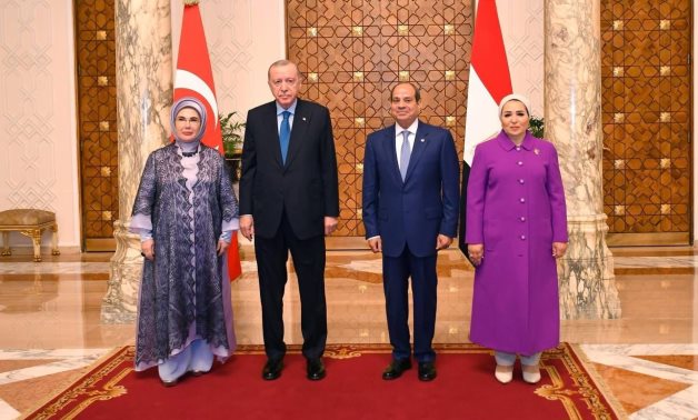 السيدة انتصار السيسى ترحب بزيارة قرينة الرئيس التركي لمصر.. صور