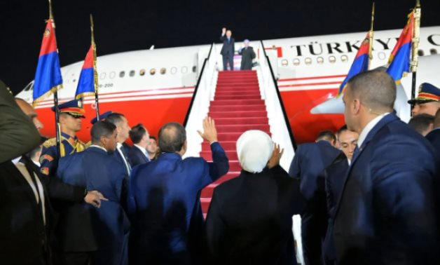 السيدة انتصار السيسى تنشر صورًا رفقة الرئيس السيسى خلال توديع أردوغان وقرينته