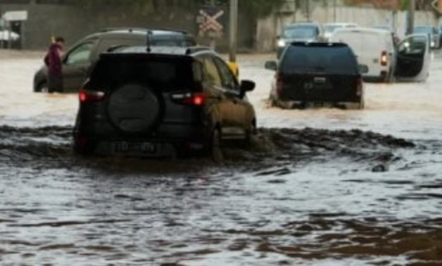 الطقس السيئ يجتاح الدول المغاربية.. أمطار رعدية بالجزائر.. تعليق الدراسة بمناطق بالمغرب بسبب الفيضانات وجلسة خاصة بمجلس النواب لمساءلة الحكومة.. تونس تواجه تداعيات منخفض هارى الأعنف خلال 70 عاما وانزلاقات أرضية