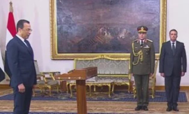 رأفت هندى يؤدى اليمين الدستورية وزيرًا للاتصالات أمام الرئيس السيسى