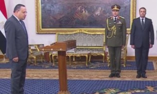عبد العزيز قنصوة يؤدى اليمين الدستورية وزيرا للتعليم العالى أمام الرئيس السيسى