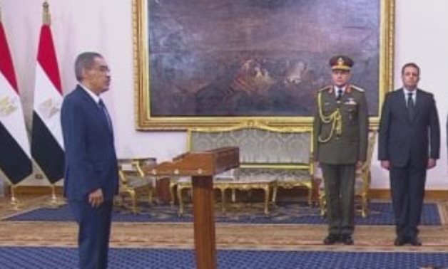 ضياء رشوان يؤدى اليمين الدستورية وزيرا للدولة للإعلام أمام الرئيس السيسى